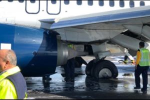 Aeromexico Boeing 737 rutured tire