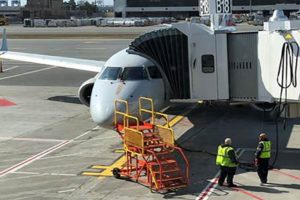 American Airlines Embraer ERJ-190AR