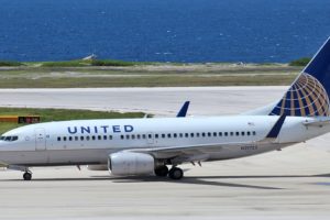 Boeing 737 United AIrlines plane