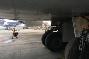 Boeing 747 rupture tyre